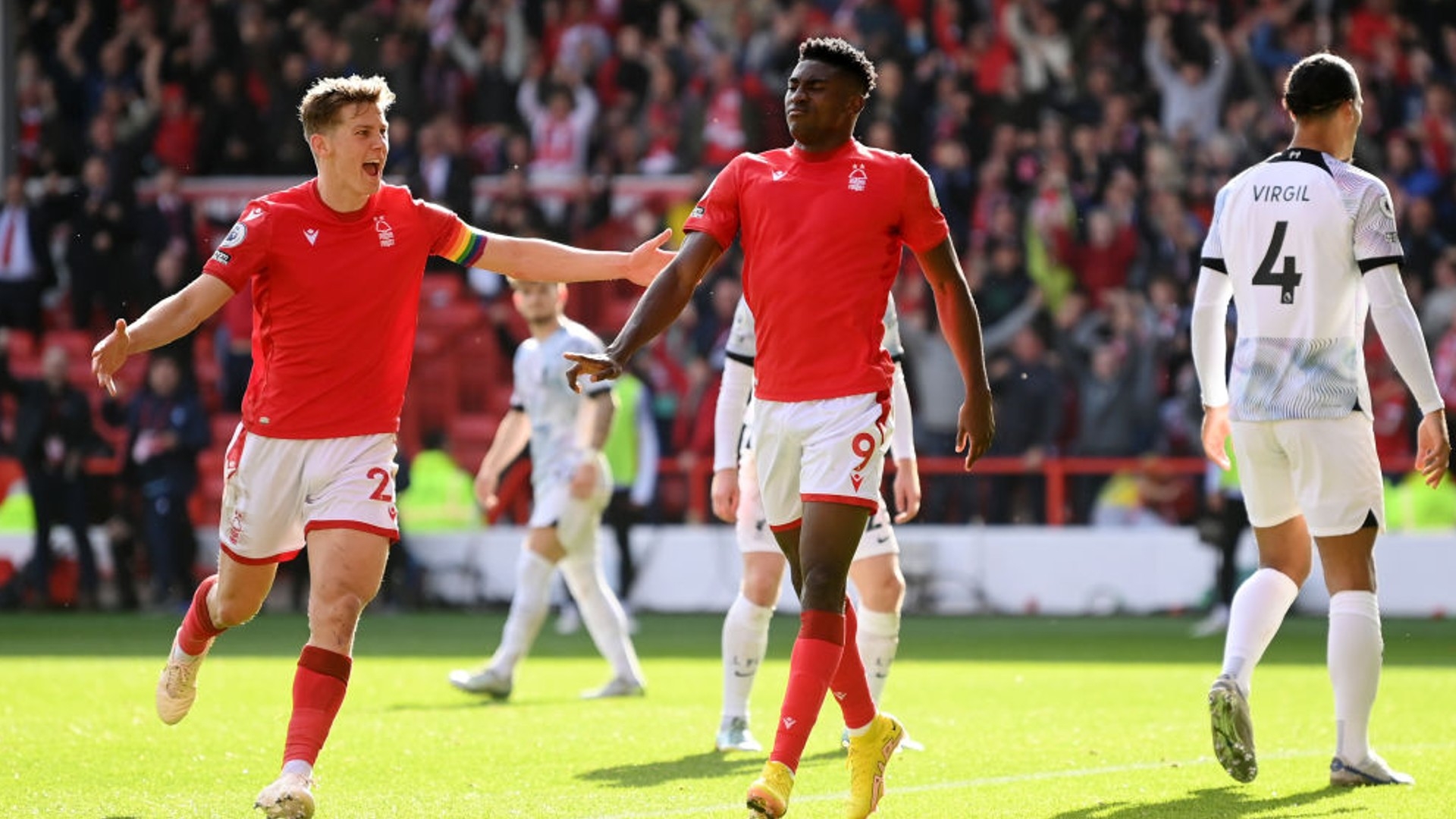 激烈比拼 激烈比拼